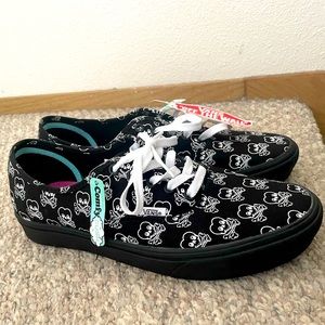 NWT Vans Coldhearted Comfycush Authentic skull hearts